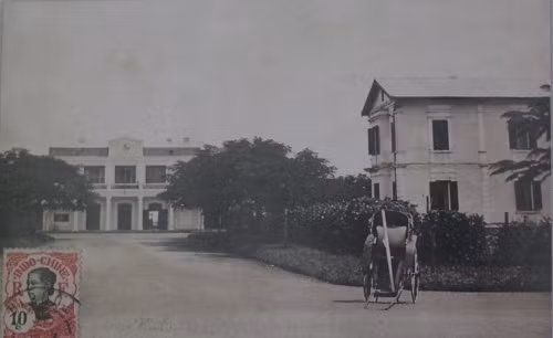 Ga Vinh. Ngày 17/3/1905 được xem là sinh nhật của Ga Vinh khi đoàn tàu hơi nước đầu tiên hú còi xin đường vào ga sau hành trình dài 300km đi từ Hà Nội đến Vinh.
