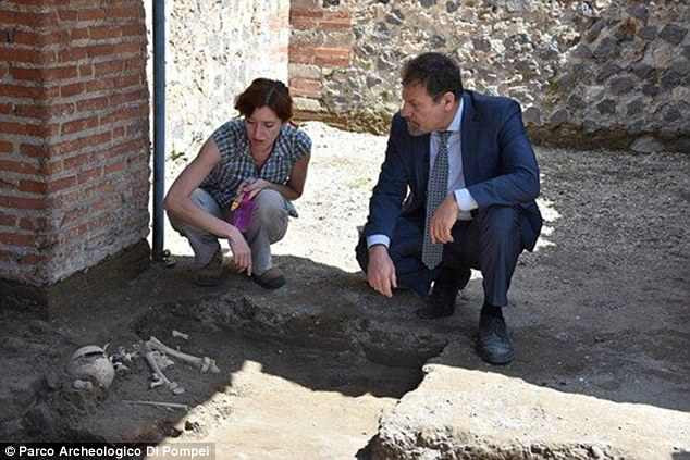 Đây chỉ là một trong khoảng 2.000 người dân Pompeii bị chôn vùi trong tro bụi núi lửa năm đó.