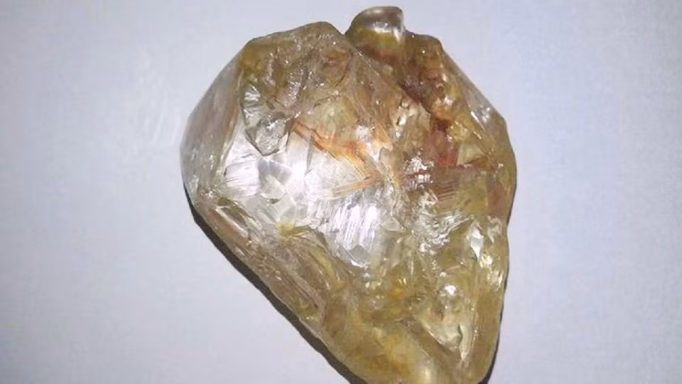 Đây được xem là một trong những viên kim cương lớn nhất thế giới. Theo các chuyên gia, viên kim cương này ước tính có giá khoảng 50 triệu bảng Anh (khoảng 1.400 tỉ đồng).