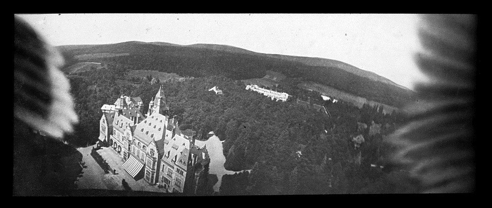 Sau khi trải qua huấn luyện, ông Neubronner mang chim bồ câu tới vị trí cách nhà khoảng 100 km.