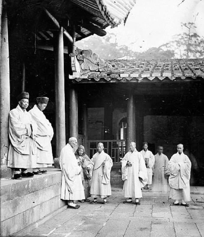 Các tu sĩ Phật giáo tại Tu viện Yongquan, tỉnh Phúc Kiến, Phúc Châu, 1870.