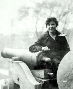 Trong số này, Loretta Perfectus Walsh là người phụ nữ Mỹ đầu tiên đăng ký vào Hải quân Hoa Kỳ ngày 17/3/1917. Khi ấy, Loretta 21 tuổi.