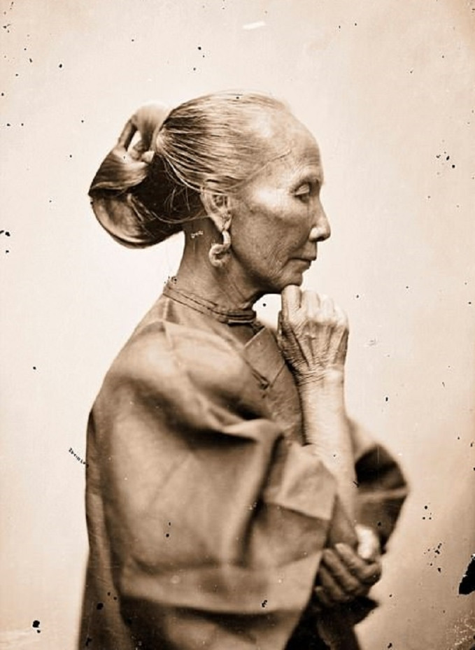 Vùng Viễn Đông hiện ra trong ảnh đầy chân thực, sống động. Trong ảnh là người phụ nữ Quảng Đông 1968.