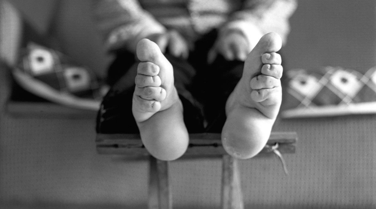 Một sự thật khó tin là vào thời phong kiến, phụ nữ Trung Quốc thực hiện tập tục bó chân vô cùng đau đớn để có gót sen ba tấc.