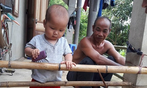 Đây là lần đầu tiên kể từ khi sinh, con Mai Anh được về quê ngoại. Ảnh: Nhân vật cung cấp