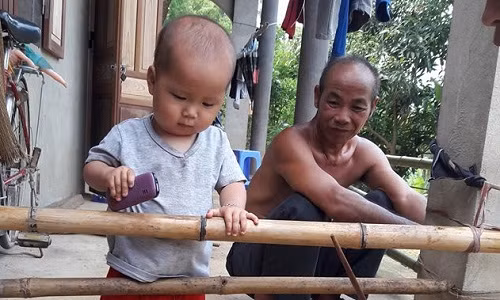 Đây là lần đầu tiên kể từ khi sinh, con Mai Anh được về quê ngoại. Ảnh: Nhân vật cung cấp