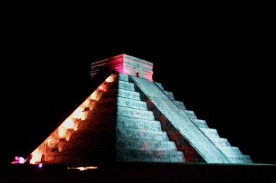 Trong suốt chiều dài lịch sử, nhiều lời tiên tri về ngày tận thế được đưa ra. Trong số này, dư luận từng hoang mang, lo lắng trước lời tiên đoán về tận thế của người Maya.