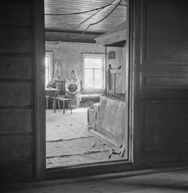 Nhiều đồ vật cũ kỹ trong căn nhà của một gia đình ở Karelia. Mời độc giả xem video: Bảo tàng đồ cũ thời Liên Xô (nguồn: VTC)