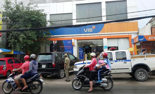 Ngân hàng VIB, nơi xảy ra vụ việc gây náo loạn.