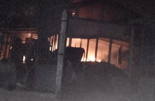 Hàng chục con bò, lợn của người dân đã bị "quay chín".