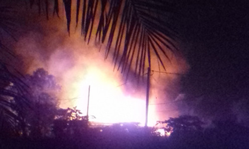 Sau tiếng nổ lớn là đám cháy dữ dội tại trại bò sữa.