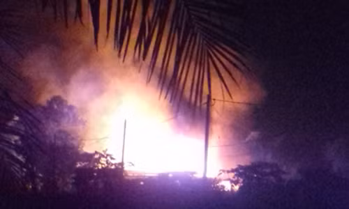 Sau tiếng nổ lớn là đám cháy dữ dội tại trại bò sữa.