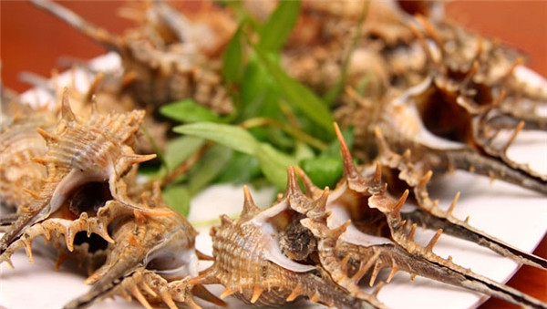 Ốc gai xương rồng có thể được chế biến theo nhiều kiểu khác nhau nhưng ngon nhất và thơm nhất vẫn là ốc gai nướng. Ảnh jamja.