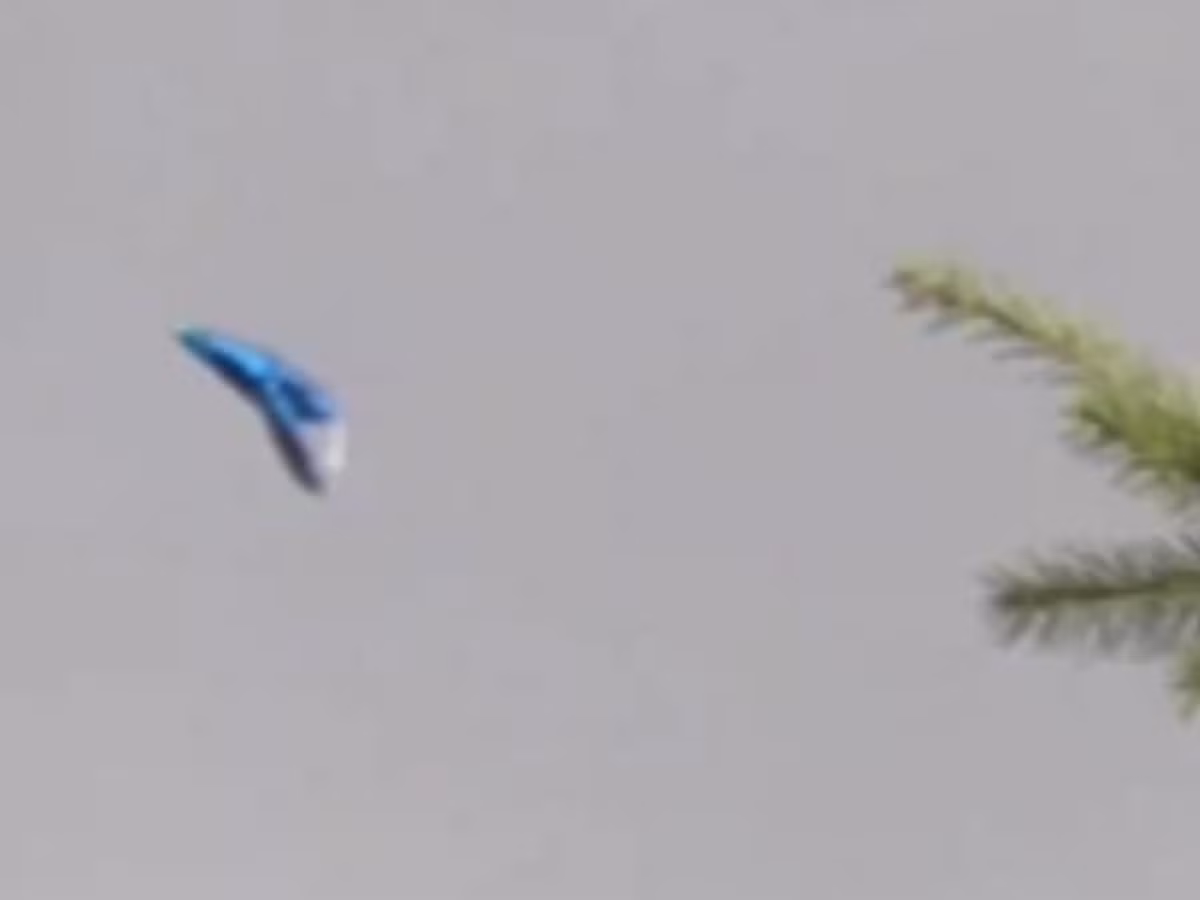 Bi an vat the mui ten xanh trang ky quai tren bau troi-Hinh-2