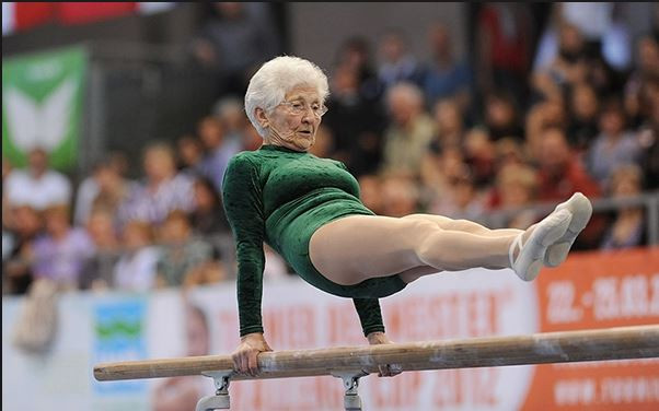Bà Johanna Quaas, 86 tuổi đến từ Đức ghi danh kỷ lục thế giới là vận động viên lớn tuổi nhất. Ảnh Oddee.