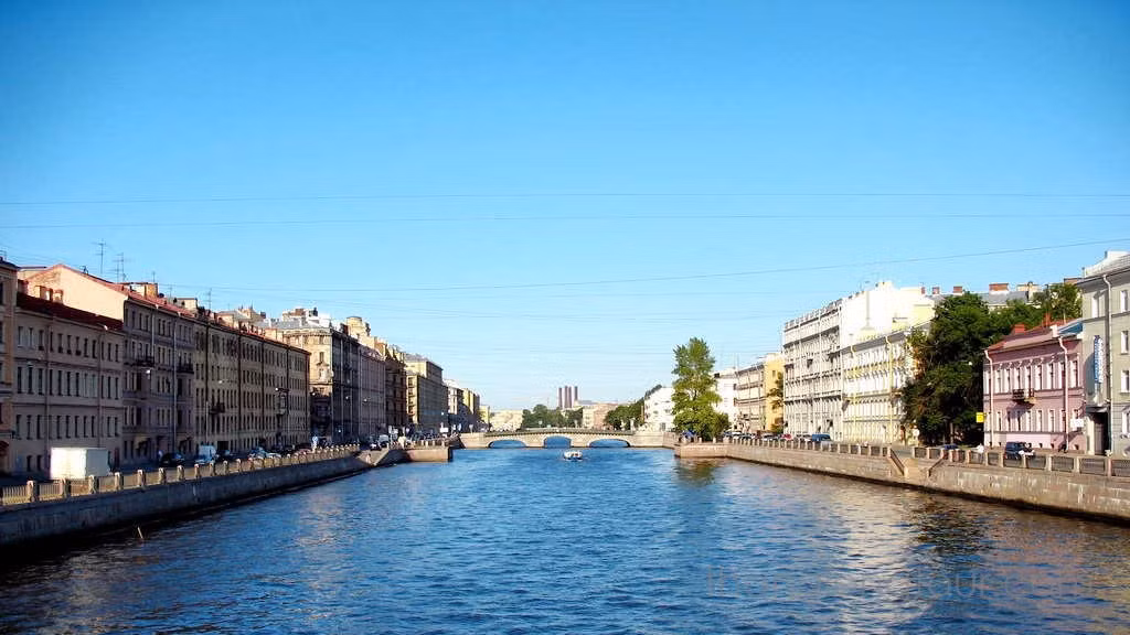 Nguyên nhân của hiện tượng đêm trắng là do độ nghiêng của trục trái đất trên mặt phẳng quỹ đạo trong quá trình vận động của trái đất quanh mặt trời sinh ra. Ảnh thanglongtour.