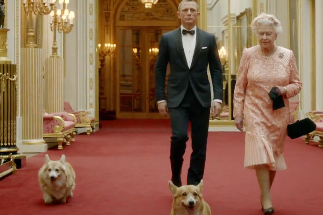 Trong ảnh là hai chú chó Corgi - “con cháu” của Susan - chú chó Corgi đầu tiên mà bố của nữ hoàng Elizabeth dành tặng bà nhân dịp sinh nhật 18 tuổi.