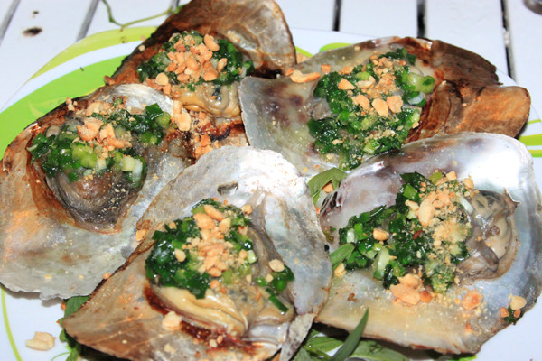 Chồng đực có thể dùng tái, nấu cháo, hay nướng mỡ hành, trong đó chồng đực nướng mỡ hành là được ưa chuộng hơn cả vì hương vị thơm ngon hấp dẫn. Ảnh mediacdn.