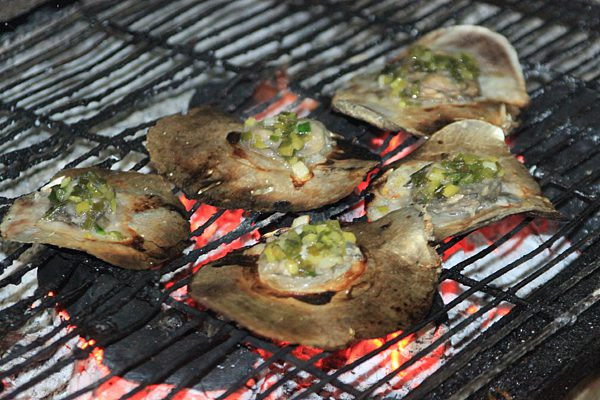 Chồng đực không phổ biến như hàu, sò lông hay chem chép... nhưng vẫn rất được yêu thích. Ảnh a4vn.