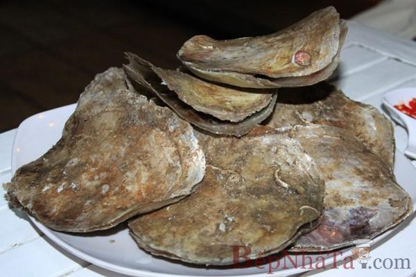  Con chồng đực có lớp vỏ mỏng và trơn láng, thân dẹt, thịt ít nhưng thơm ngon và không có mùi tanh. Ảnh bepnhata.