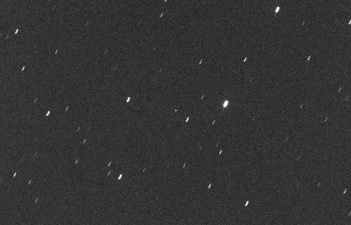 Kỳ thú hai tiểu hành tinh nhỏ vừa tiếp cận gần Trái đất Ky thu hai tieu hanh tinh nho vua tiep can gan Trai dat