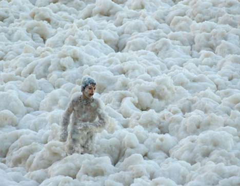 Hiện tượng bọt biển Capuchino là hiện tượng kỳ thú rất hiếm gặp. Ảnh khoahoc.