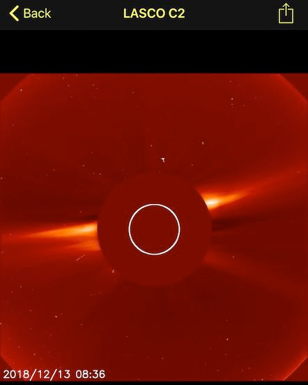 Xon xao UFO thien than xuat hien gan Mat troi