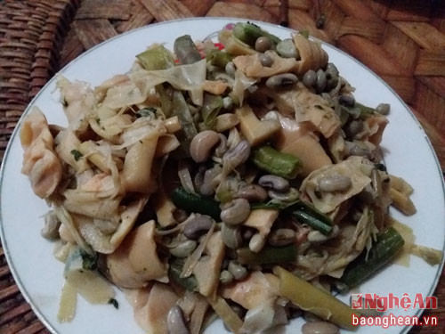 Bên cạnh đó, quả chà uốm còn được dùng làm gia vị trộn với các loại rau, quả, măng rừng để tạo thành món nộm.