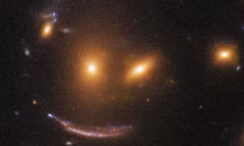 Phat hien nu cuoi trong khong gian cuc nhon, day bi an