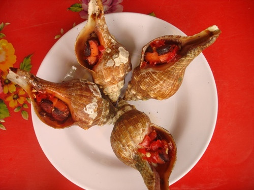Đặc biệt, thịt ốc đỏ có màu đỏ đậm. Ảnh blogspot.