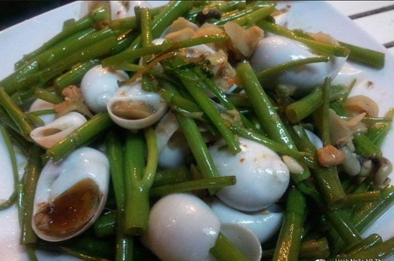 Ốc bạch ngọc được chế biến thành nhiều món ăn ngon khác nhau như ốc bạch ngọc xào rau muống, ốc bạch ngọc xào me, ốc bạch ngọc cháy tỏi ớt, ốc bạch ngọc xào bơ tỏi,...Ảnh Foody.