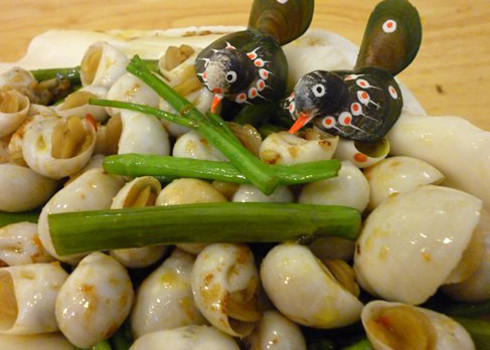 Ốc bạch ngọc có thịt dai ngon, thơm ngọt, trong đó phần ruột ốc được xem là ngon nhất. Ảnh dulichhanoi.