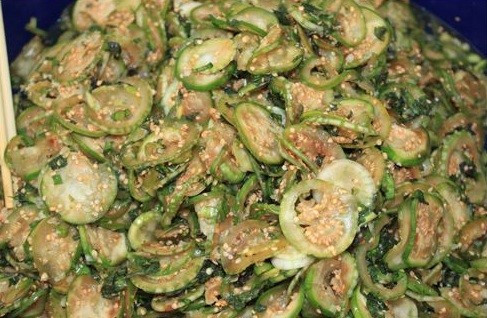 Cà đắng được người dân Tây Nguyên sử dụng để chế biến nhiều món ăn dân dã nhưng rất ngon như cà đắng nấu cá khô, cá hấp, tôm tép tươi khô, ốc, ếch... hay dầm nát trộn với ớt và cá khô nướng xé nhỏ, gỏi cà đắng.... Ảnh huongnghiepaau.