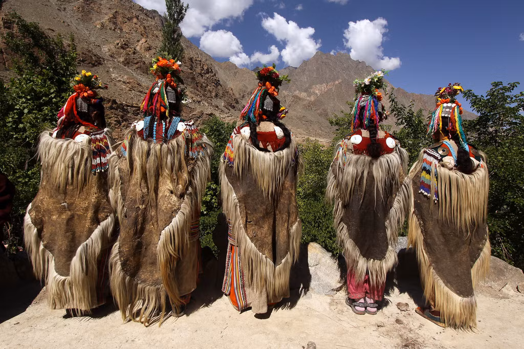 Tuy nhiên, hiện nay, bộ tộc Drokpa chỉ duy trì văn hóa hôn và đổi vợ trong nội bộ cộng đồng và khi không có người ngoài. Ảnh Flickr.