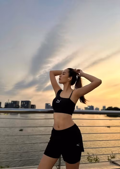 Nữ kiến trúc sư chăm tập luyện để giữ vóc dáng săn chắc. Ảnh: FBNV.