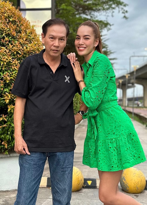 Lê Hoàng Phương đăng tải hình ảnh bên bố nhân Ngày của cha. Ảnh: Instagram.