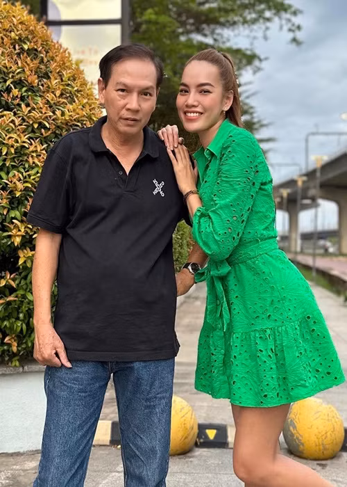 Lê Hoàng Phương đăng tải hình ảnh bên bố nhân Ngày của cha. Ảnh: Instagram.