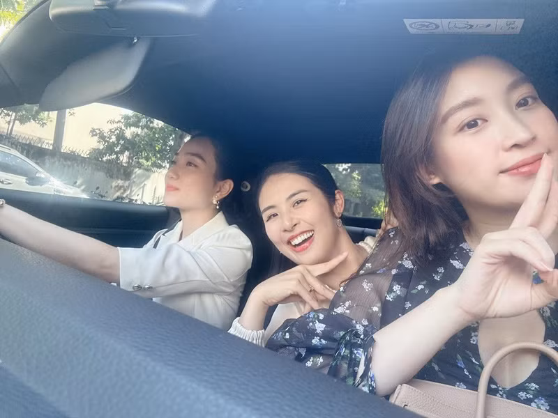 Mỹ Linh khoe gương mặt căng bóng, sáng mịn không tỳ vết. Ảnh: FBNV.