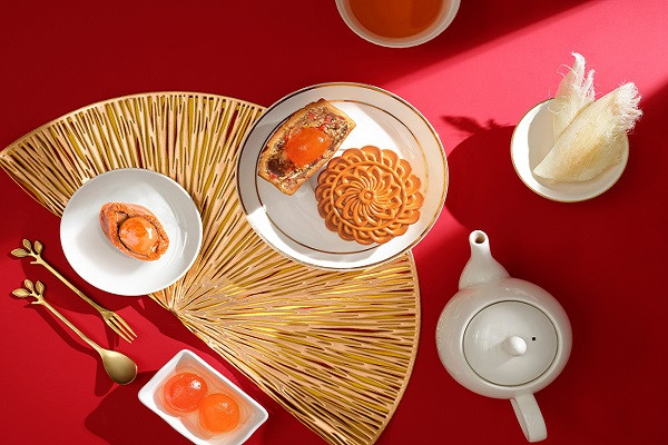 Qua bieu tang nha giau: Banh trung thu nhan yen sao, vi ca