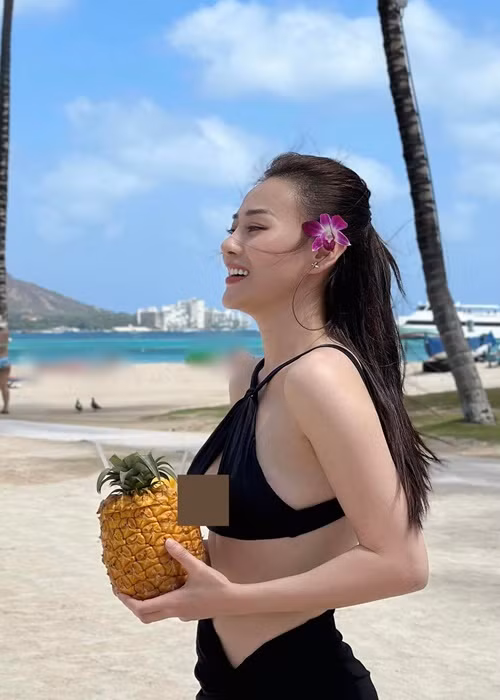 Khi bị một cư dân mạng nhận xét gương mặt không còn tự nhiên do phẫu thuật thẩm mỹ, nữ diễn viên sinh năm 1989 đáp trả nhẹ nhàng: "Nhưng đừng hết mê tôi nhá".