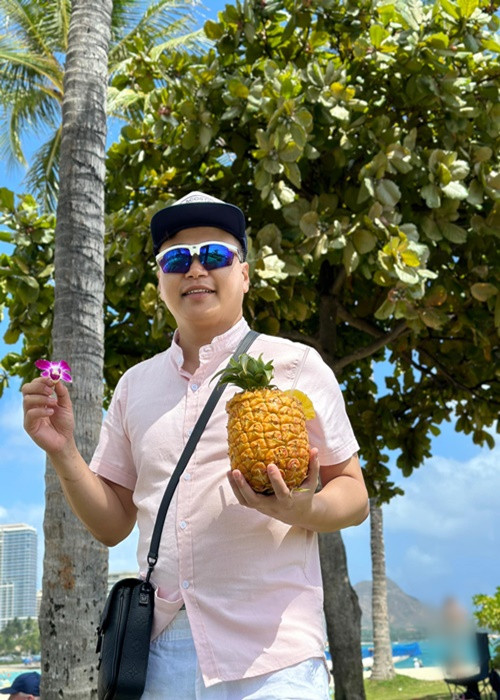 Shark Bình - ông xã Phương Oanh cũng đăng tải hình ảnh trên bãi biển ở Hawaii.