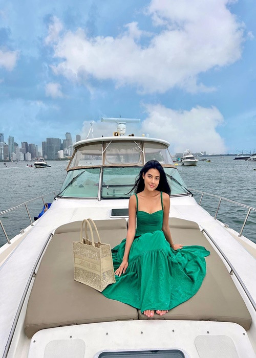 Á hậu Thể thao Phương Thảo còn là một "tay chơi" hàng hiệu.