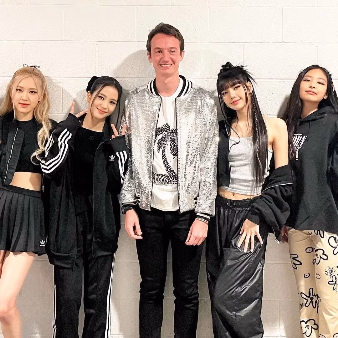 Loat bang chung nghi ngo Lisa hen ho voi con trai ty phu-Hinh-4