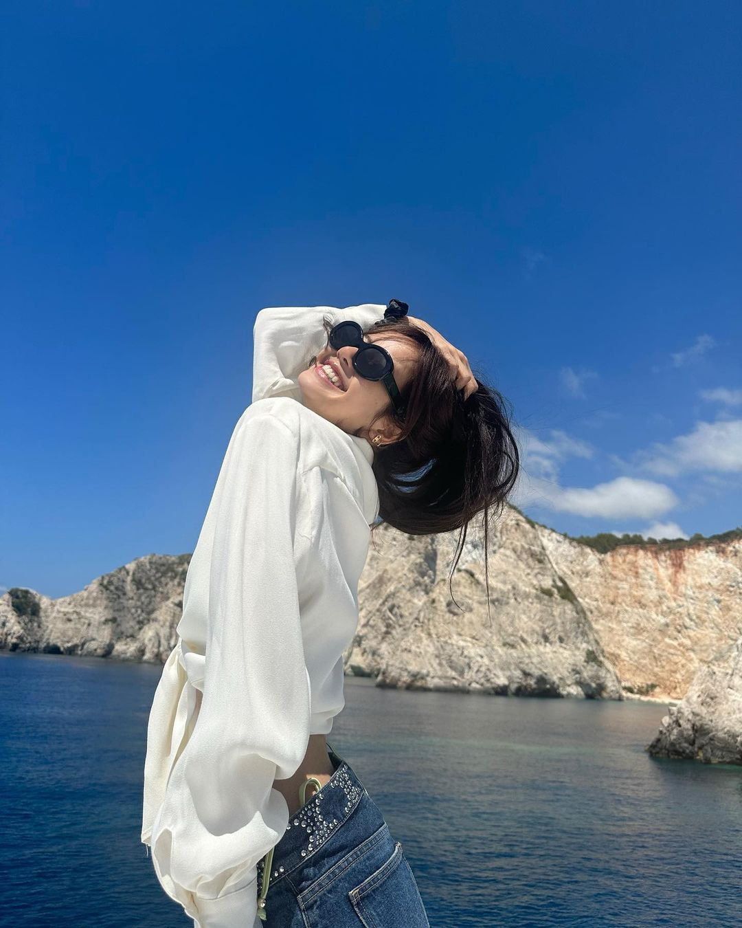 Loat bang chung nghi ngo Lisa hen ho voi con trai ty phu