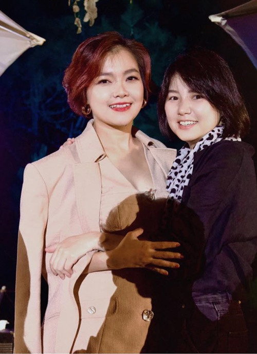 Thanh Ngọc nói thêm: "Ngô Quỳnh Anh giờ không tha thiết hoạt động showbiz nữa, cũng không hứng thú hát hò gì đâu. Nếu mà hát với tôi thì cô ấy nhận lời. Ngoài ra, Ngô Quỳnh Anh rất ít khi nhận lời đi hát hay chạy show". Ảnh: FBNV.