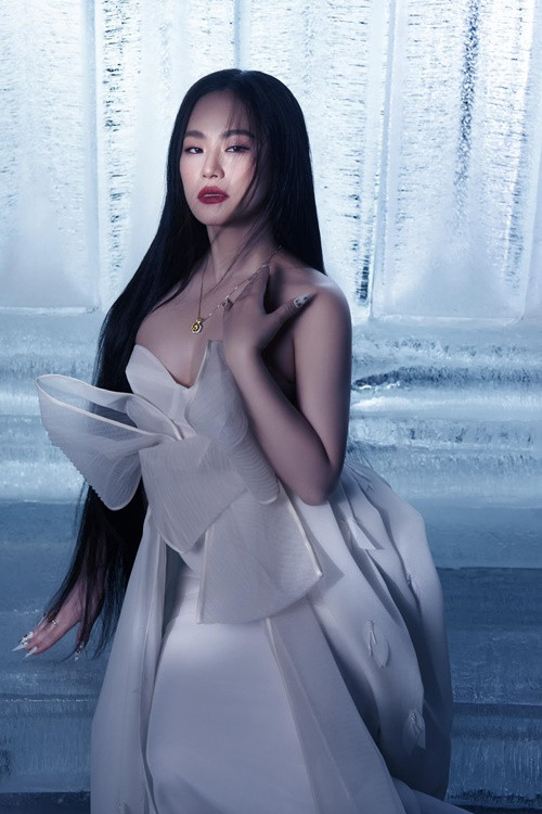 Lương Bích Hữu từng hẹn hò ca sĩ Khánh Đơn. Cả hai có một cô con gái chung nhưng cuối cùng vẫn chia tay. Hiện tại, Lương Bích Hữu không chia sẻ chuyện tình cảm. Ảnh: FBNV.