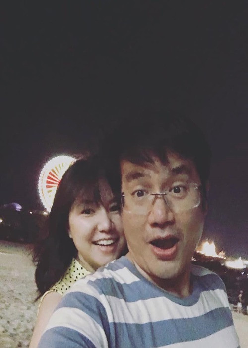 Năm 2005, khi nhóm H.A.T tan rã, Ngô Quỳnh Anh rời showbiz và theo học ngành Marketing. Năm 2014, Ngô Quỳnh Anh lên xe hoa. Vợ chồng nữ ca sĩ làm chung ngành marketing. Ảnh: FBNV.