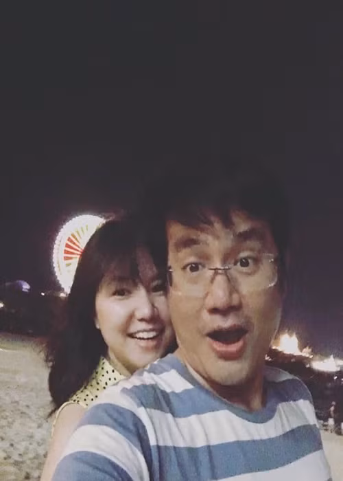 Năm 2005, khi nhóm H.A.T tan rã, Ngô Quỳnh Anh rời showbiz và theo học ngành Marketing. Năm 2014, Ngô Quỳnh Anh lên xe hoa. Vợ chồng nữ ca sĩ làm chung ngành marketing. Ảnh: FBNV.