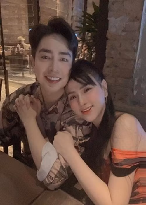 Thu Thủy đang có tổ ấm hạnh phúc bên người chồng thứ hai kém 10 tuổi. Ảnh: FBNV.