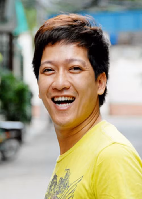 Trường Giang xuất thân nghèo khó. Anh mất mẹ từ năm 5 tuổi. Ba Trường Giang làm nghề lái xe, một mình nuôi 6 người con. Ảnh: Công An Nhân Dân Online.